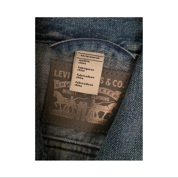 Women’s Levi’s Denim Jacket - Picture 2 of 4